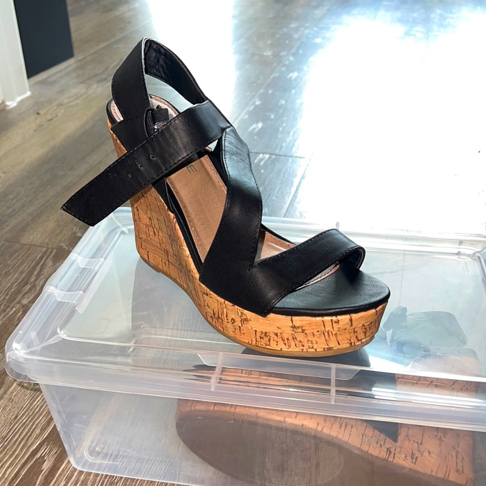 Black Wedges